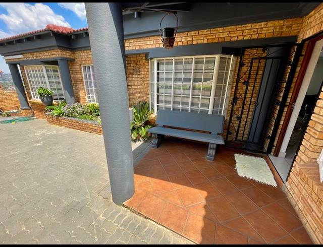 5 BEDROOM HOUSE FOR SALE IN RANGEVIEW